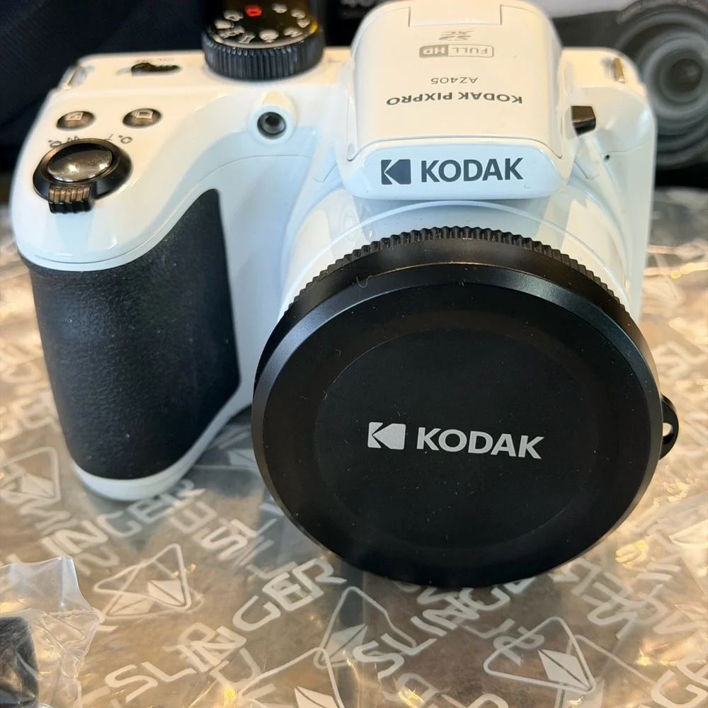 Kodak PIXPRO AZ405  Digital Camera Still In The Box & Slinger Alpine Camera Case